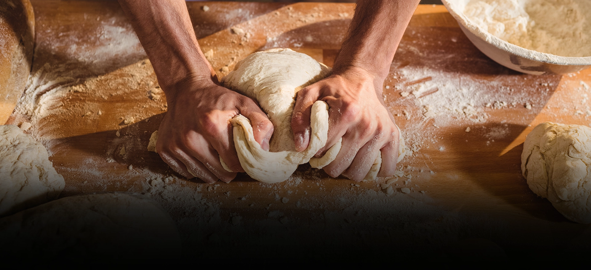 Teig kneten für Brot und Brötchen