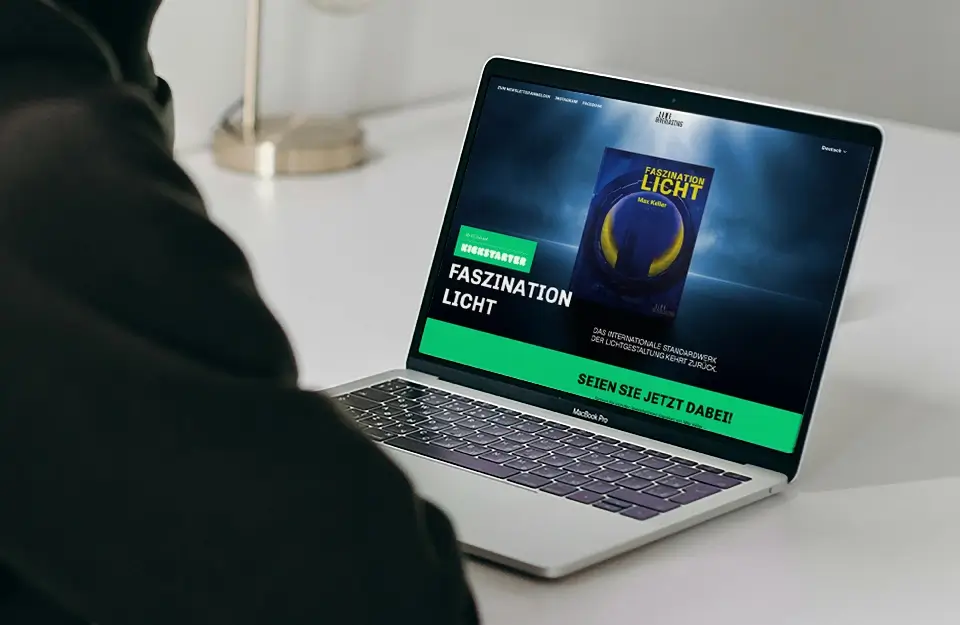 Startseite des Shops von Live & Everlasting auf einem Laptop